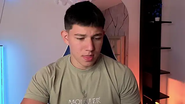 Snapshot of JamesCr_ chatting on July 28, 2026, 12:12 pm JamesCr online show from July 28, 2026, 12:12 pm