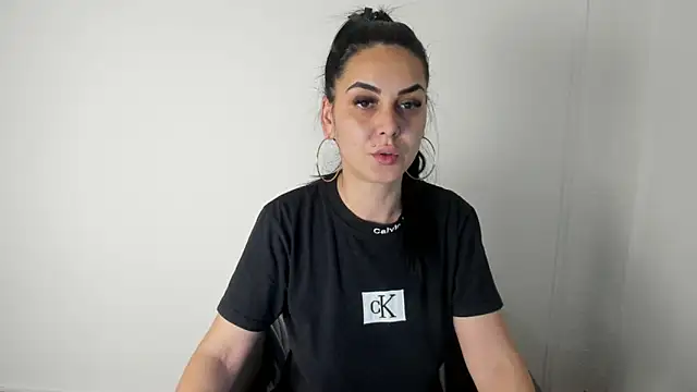 NicoleKatee online show from November 4, 2025, 2:54 pm