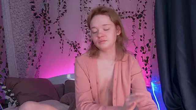 Kellybbface online show from November 4, 2025, 4:27 am