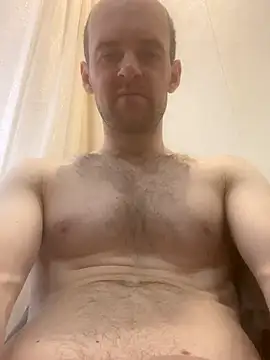 LynnAhNight online show from November 9, 2025, 4:49 am