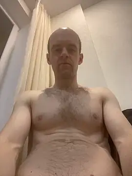 LynnAhNight online show from November 12, 2025, 3:21 am