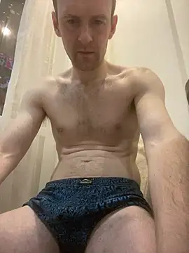 LynnAhNight online show from February 6, 2026, 3:02 am