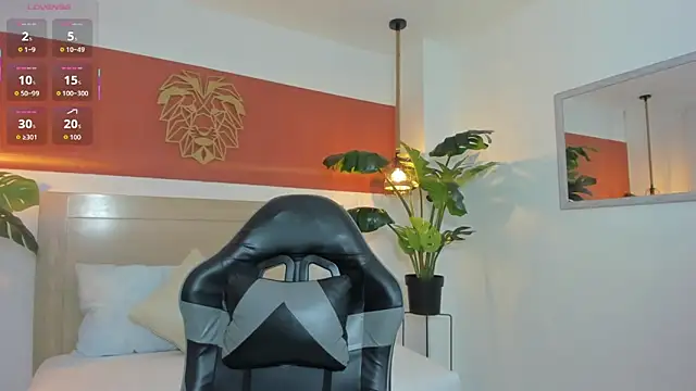 tiffanny doll  online show from February 24, 2026, 7:04 pm