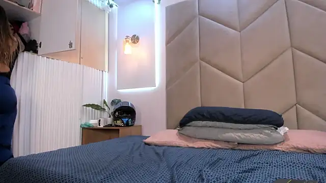 AzunaStar online show from December 21, 2025, 10:32 pm