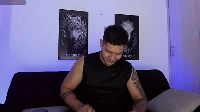 Snapshot of JohanSmith chatting on October 31, 2025, 12:29 am JohanSmith online show from October 31, 2025, 12:29 am