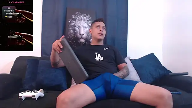 Snapshot of JohanSmith chatting on February 10, 2025, 9:15 pm JohanSmith online show from February 10, 2025, 9:15 pm