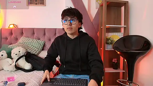 PepperTwink online show from February 15, 2026, 1:10 pm