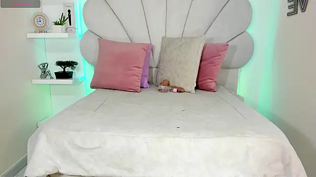 Danielaangelina online show from April 15, 2026, 5:46 am