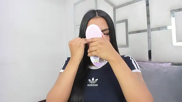 ZoeWan69 online show from April 4, 2026, 1:50 pm