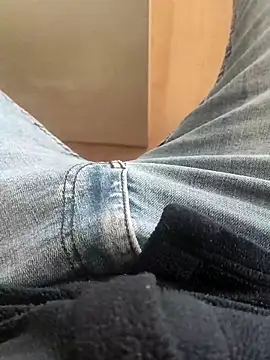 legolasleo online show from December 19, 2025, 9:11 am