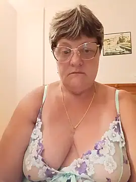 Snapshot of ElzaJewel chatting on June 25, 2026, 8:58 pm ElzaJewel online show from June 25, 2026, 8:58 pm