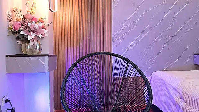 ariana jhonson1 online show from March 10, 2025, 12:28 pm