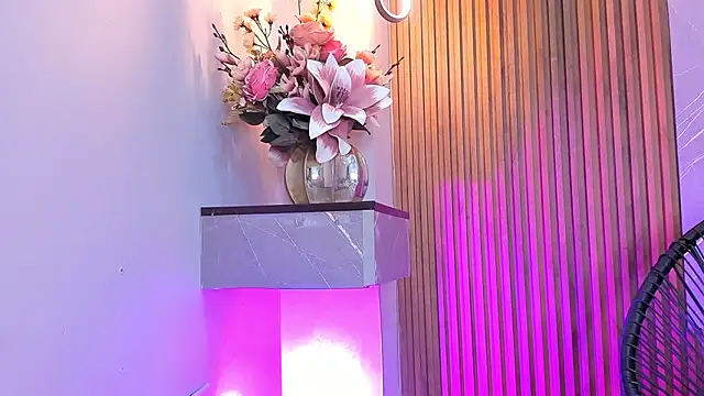 ariana jhonson1 online show from March 16, 2025, 1:06 pm