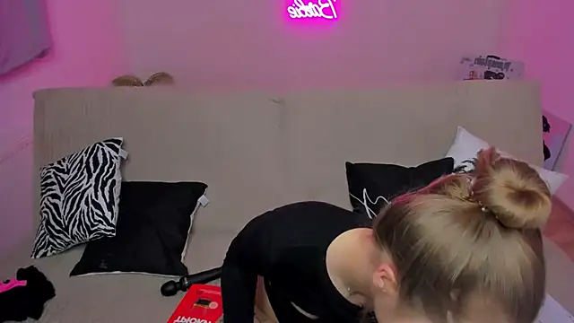 YourMegan online show from September 22, 2025, 6:03 pm