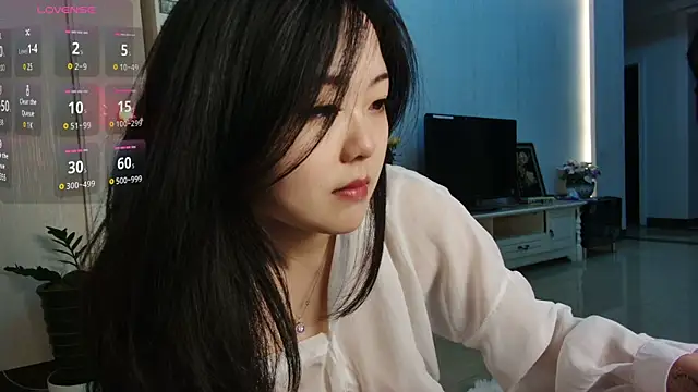 nanaliu6 online show from March 18, 2025, 11:11 am