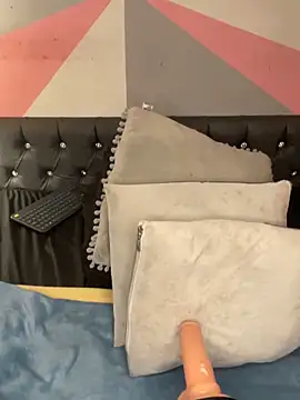 Snapshot of Nicky_gh chatting on October 19, 2025, 8:33 pm Nicky gh online show from October 19, 2025, 8:33 pm