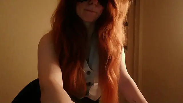  AliceOwen  online show from August 8, 2026, 9:44 pm