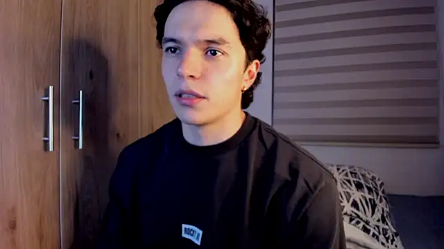 Snapshot of Mastrangelo_xxx chatting on February 4, 2026, 4:18 am Mastrangelo xxx online show from February 4, 2026, 4:18 am