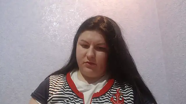 KiraSwee online show from December 1, 2025, 5:25 pm