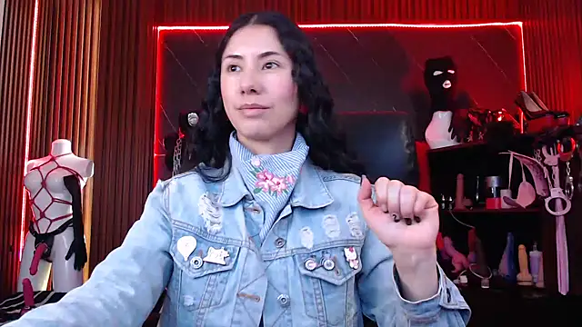 XiaQueen online show from September 13, 2025, 7:36 pm