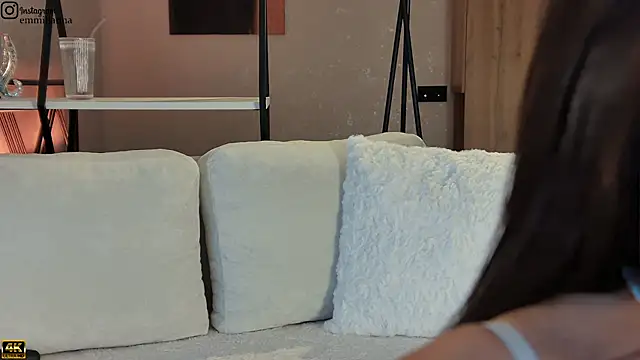 emiljanna online show from November 28, 2025, 4:56 am