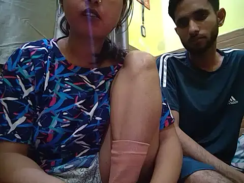 Queen Couple online show from March 3, 2025, 4:58 pm