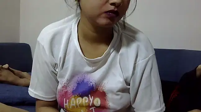 Queen Couple online show from March 6, 2025, 11:58 am