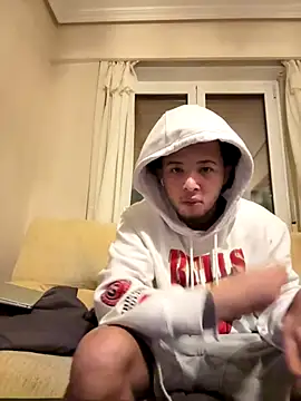 yeiyei oficial online show from November 15, 2025, 4:38 am