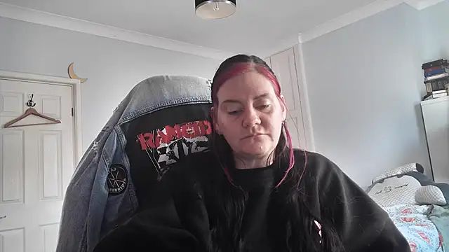 AureliaXOX online show from October 28, 2025, 1:54 pm