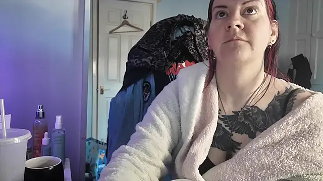 AureliaXOX online show from November 26, 2025, 9:42 am