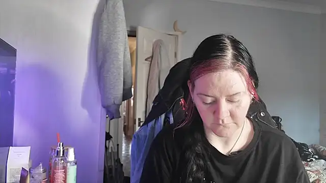 AureliaXOX online show from November 12, 2025, 8:40 am