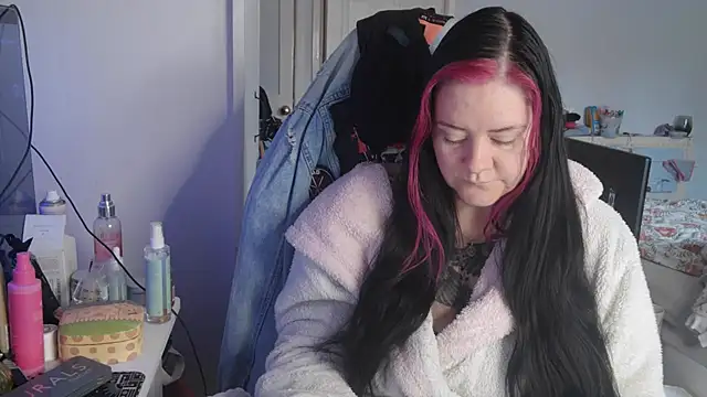 AureliaXOX online show from October 18, 2025, 9:00 am