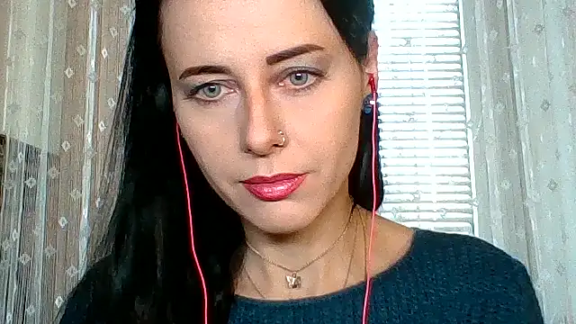 LuminousLady online show from October 21, 2025, 2:05 pm