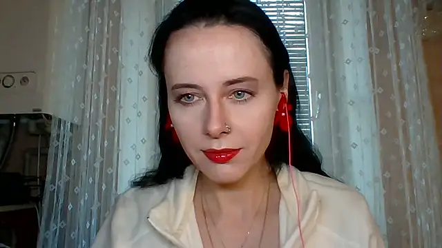 LuminousLady online show from November 3, 2025, 7:13 am