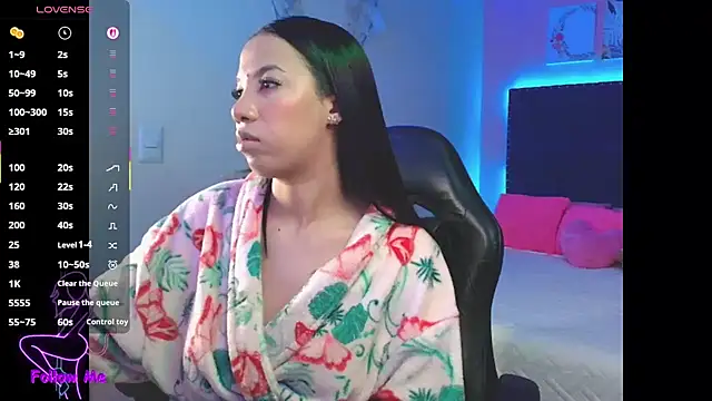 SallyWhitee online show from October 4, 2025, 4:25 am