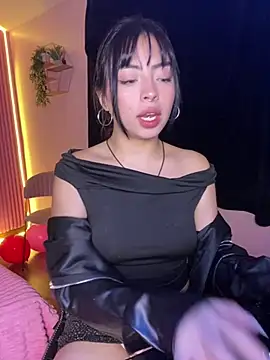 Snapshot of Valu_euphoria chatting on February 22, 2025, 2:06 am Valu euphoria online show from February 22, 2025, 2:06 am