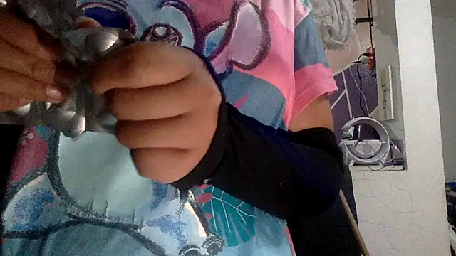 sharonlopez9611 online show from February 20, 2026, 6:26 am