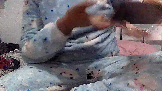 sharonlopez9611 online show from February 14, 2026, 3:18 am