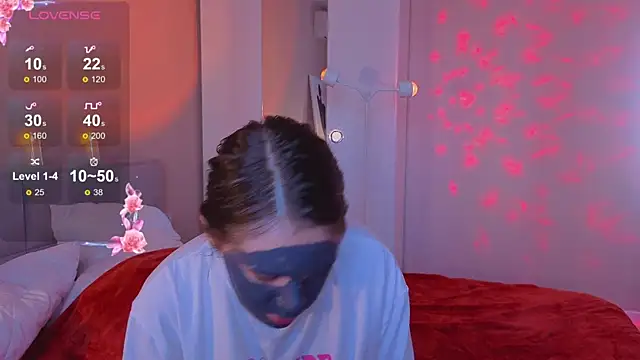 Mia Luw online show from November 6, 2025, 3:43 am