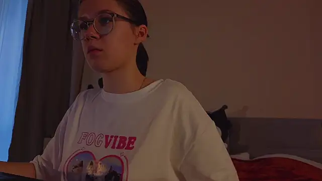 Mia Luw online show from October 2, 2025, 4:49 am