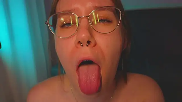 Snapshot of Mia_Luw chatting on April 27, 2026, 2:37 pm Mia Luw online show from April 27, 2026, 2:37 pm