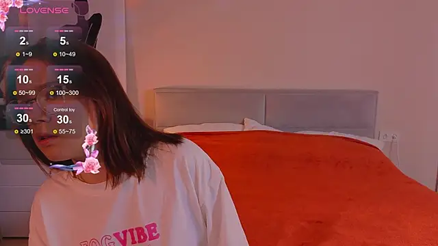 Mia Luw online show from October 17, 2025, 4:20 pm