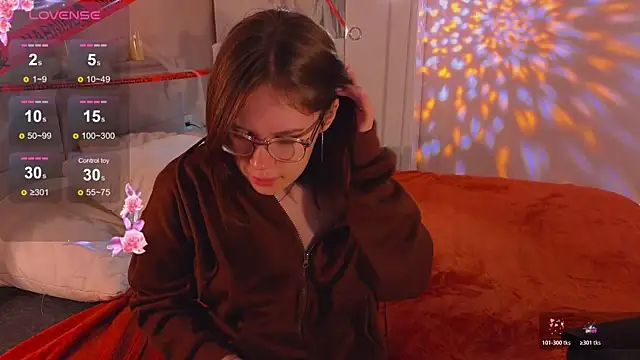 Mia Luw online show from November 1, 2025, 3:57 am