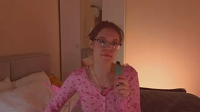 Mia Luw online show from February 7, 2026, 12:40 am