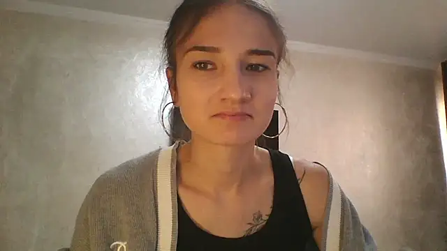 Snapshot of RoyalDessertt chatting on September 17, 2025, 10:17 am RoyalDessertt online show from September 17, 2025, 10:17 am