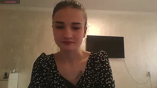 Snapshot of RoyalDessertt chatting on March 7, 2025, 8:34 am RoyalDessertt online show from March 7, 2025, 8:34 am