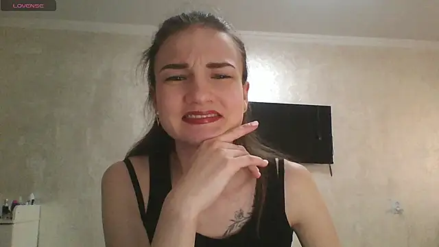 Snapshot of RoyalDessertt chatting on March 19, 2025, 8:55 am RoyalDessertt online show from March 19, 2025, 8:55 am