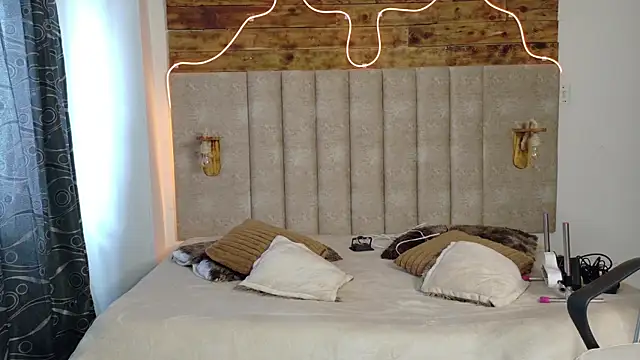 Alektra bryce online show from September 9, 2025, 8:07 pm