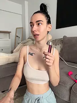 Celine Roxelle online show from April 20, 2026, 8:50 am