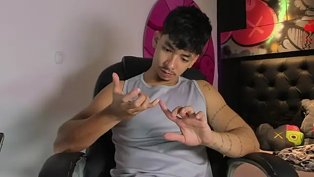 ISAAC CRYSTON online show from November 12, 2025, 8:12 pm